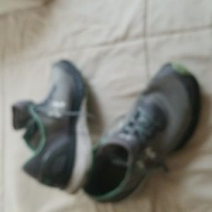 Grey trimmed in Green Under Armour Size 11